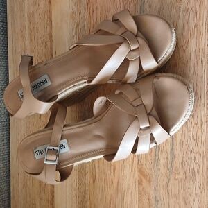 Steve Madden Tan Wedges